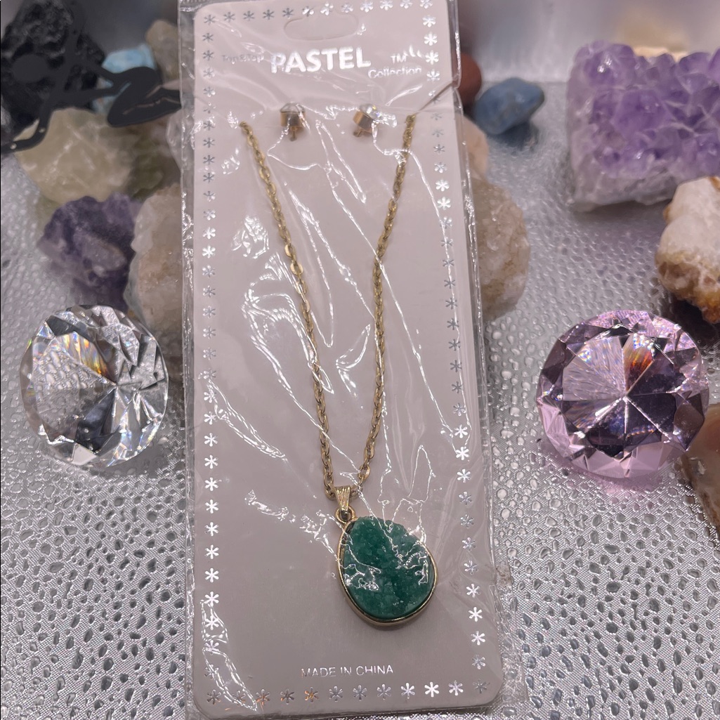3.5.26-7 Nwt Pastel Goldtone Necklace Green Faux Druzy + Clear Glass Earrings